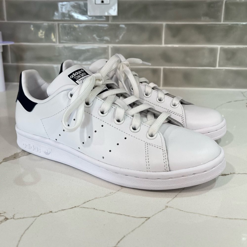 Adidas Stan Smith Shoes. Big Boy 4.5 Color White And Dark Blue. - Picture 2 of 10